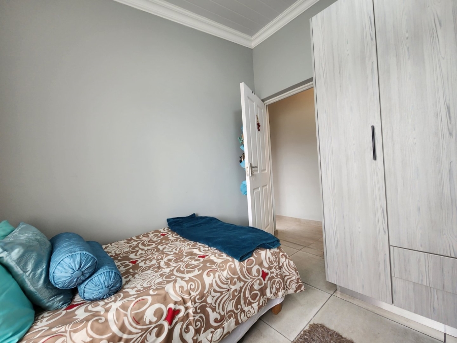 2 Bedroom Property for Sale in Pacaltsdorp Western Cape